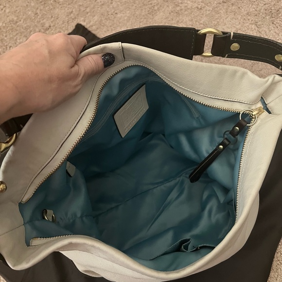 Coach bag with gold hardware - Picture 5 of 15